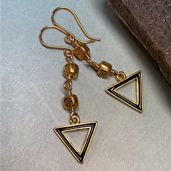 NEW NWOT Triangle gold tone earrings lightweight - Picture 3 of 8